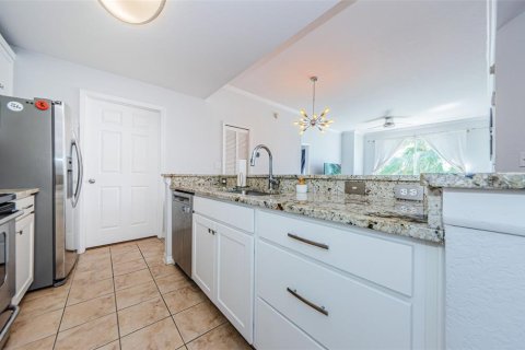 Condo in Tampa, Florida, 2 bedrooms  № 1723093 - photo 4