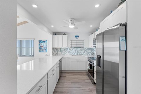 Condo in Clearwater, Florida, 2 bedrooms  № 2212969 - photo 12