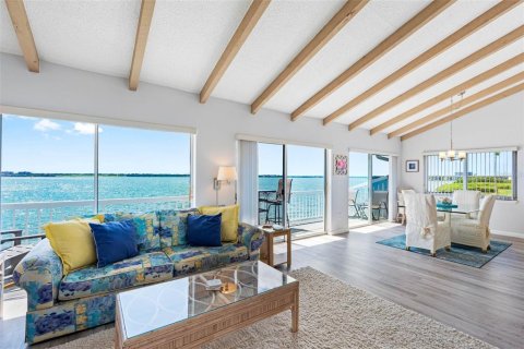 Condo in Clearwater, Florida, 2 bedrooms  № 2212969 - photo 5