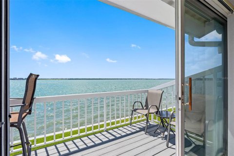 Condo in Clearwater, Florida, 2 bedrooms  № 2212969 - photo 19