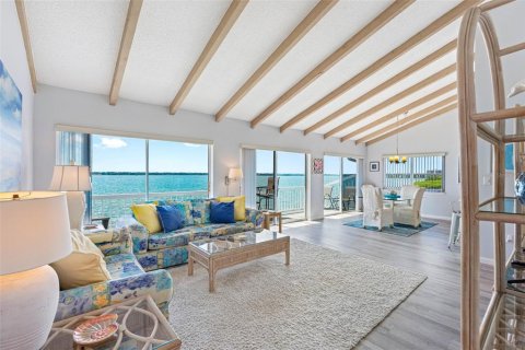 Condo in Clearwater, Florida, 2 bedrooms  № 2212969 - photo 4