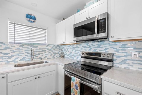 Condo in Clearwater, Florida, 2 bedrooms  № 2212969 - photo 13