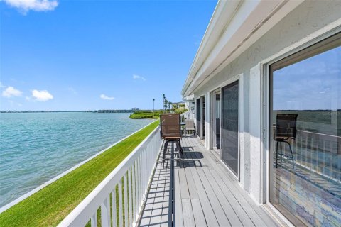 Condo in Clearwater, Florida, 2 bedrooms  № 2212969 - photo 23