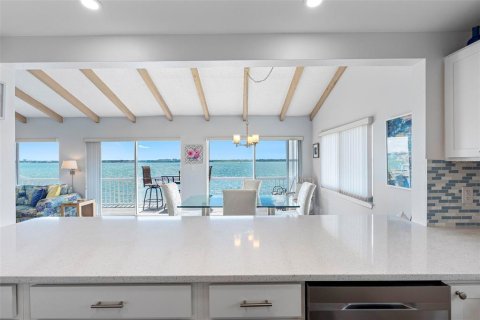 Condo in Clearwater, Florida, 2 bedrooms  № 2212969 - photo 15