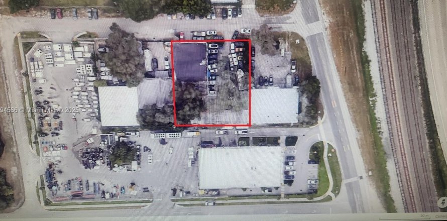 Commercial property in Dania Beach, Florida № 1861615