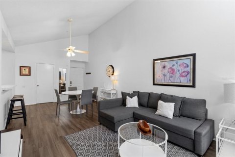 Condo in Orlando, Florida, 2 bedrooms  № 1736630 - photo 8