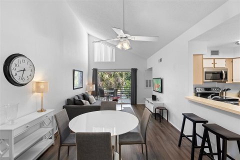 Condo in Orlando, Florida, 2 bedrooms  № 1736630 - photo 3