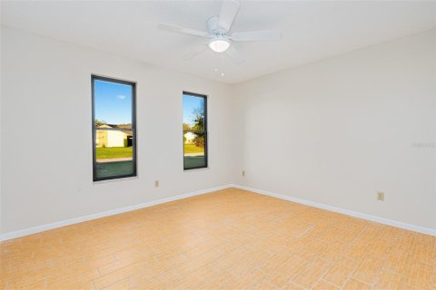 House in Edgewater, Florida 3 bedrooms, 133.78 sq.m. № 1616472 - photo 17