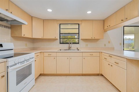 House in Edgewater, Florida 3 bedrooms, 133.78 sq.m. № 1616472 - photo 8