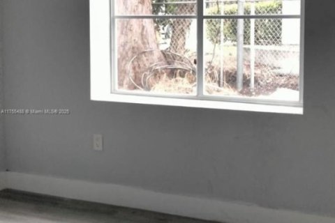 Immobilier commercial à vendre à West Palm Beach, Floride: 278.71 m2 № 1985292 - photo 2