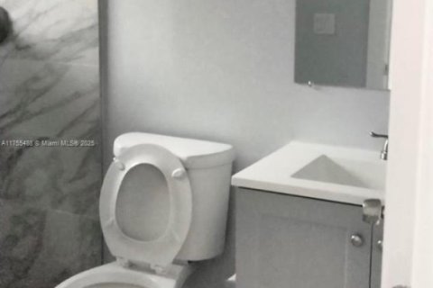 Immobilier commercial à vendre à West Palm Beach, Floride: 278.71 m2 № 1985292 - photo 4