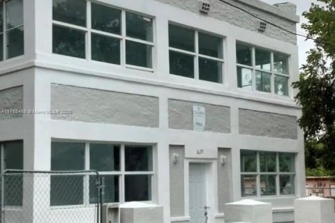 Immobilier commercial à vendre à West Palm Beach, Floride: 278.71 m2 № 1985292 - photo 1