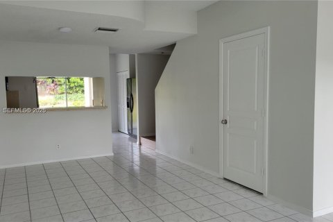 Touwnhouse à vendre à Weston, Floride: 2 chambres, 103.12 m2 № 2056213 - photo 3