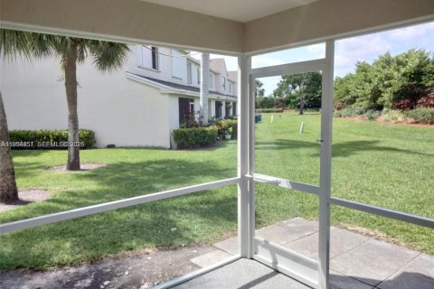 Touwnhouse à vendre à Weston, Floride: 2 chambres, 103.12 m2 № 2056213 - photo 9