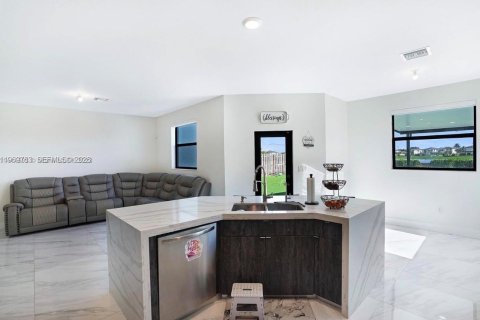 House in Cutler Bay, Florida 5 bedrooms, 312.43 sq.m. № 2031015 - photo 10