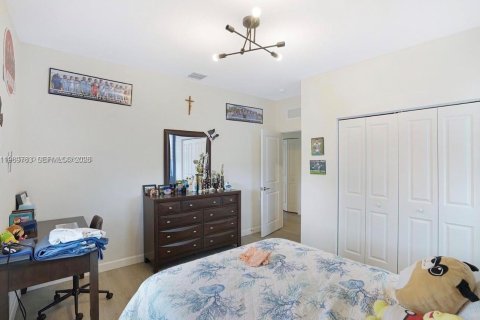 House in Cutler Bay, Florida 5 bedrooms, 312.43 sq.m. № 2031015 - photo 27