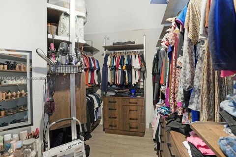 House in Cutler Bay, Florida 5 bedrooms, 312.43 sq.m. № 2031015 - photo 20