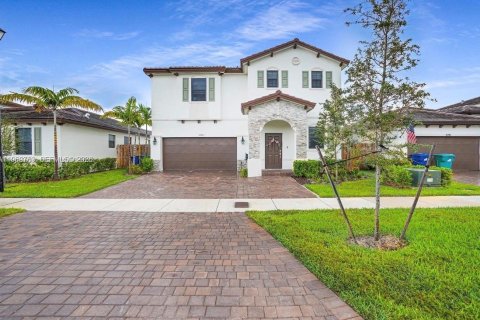 House in Cutler Bay, Florida 5 bedrooms, 312.43 sq.m. № 2031015