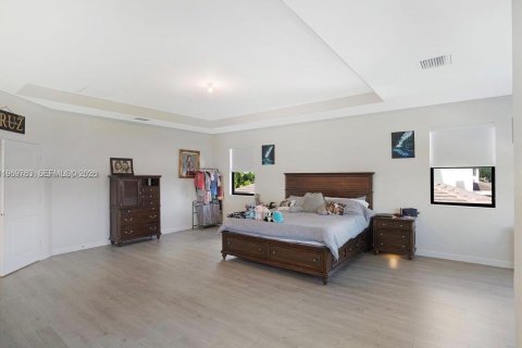 House in Cutler Bay, Florida 5 bedrooms, 312.43 sq.m. № 2031015 - photo 18