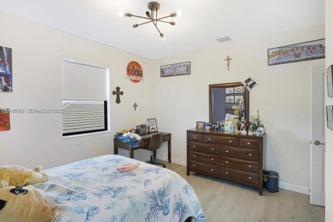 House in Cutler Bay, Florida 5 bedrooms, 312.43 sq.m. № 2031015 - photo 26