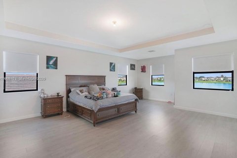 House in Cutler Bay, Florida 5 bedrooms, 312.43 sq.m. № 2031015 - photo 15