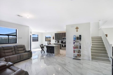 House in Cutler Bay, Florida 5 bedrooms, 312.43 sq.m. № 2031015 - photo 14