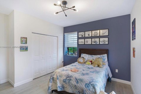 House in Cutler Bay, Florida 5 bedrooms, 312.43 sq.m. № 2031015 - photo 28