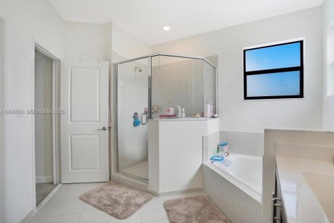 House in Cutler Bay, Florida 5 bedrooms, 312.43 sq.m. № 2031015 - photo 22