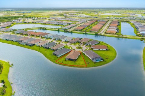 Купить виллу или дом в Порт-Сент-Луси, Флорида 7 комнат, 290.51м2, № 2253938 - фото 2