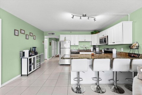 Condo in Deerfield Beach, Florida, 2 bedrooms  № 2182966 - photo 8