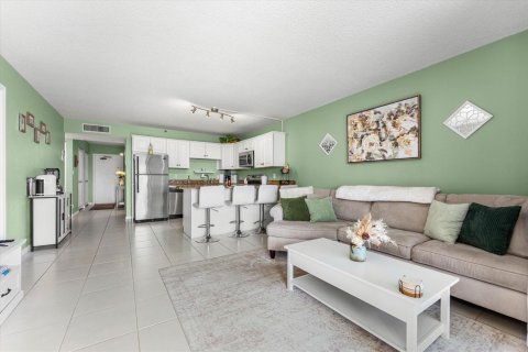 Condo in Deerfield Beach, Florida, 2 bedrooms  № 2182966 - photo 11