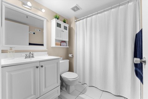 Condo in Deerfield Beach, Florida, 2 bedrooms  № 2182966 - photo 24