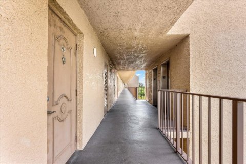 Condo in Deerfield Beach, Florida, 2 bedrooms  № 2182966 - photo 3