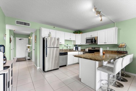 Condo in Deerfield Beach, Florida, 2 bedrooms  № 2182966 - photo 7