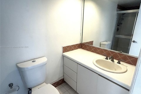 Condo in Hallandale Beach, Florida, 2 bedrooms  № 1978669 - photo 10