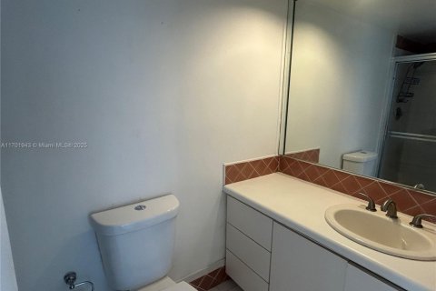 Condo in Hallandale Beach, Florida, 2 bedrooms  № 1978669 - photo 12