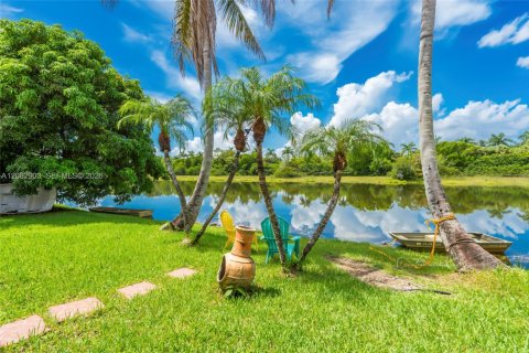 Casa en venta en Pembroke Pines, Florida, 4 dormitorios, 178.19 m2 № 2372425 - foto 29