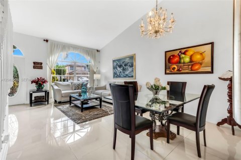 Casa en venta en Pembroke Pines, Florida, 4 dormitorios, 178.19 m2 № 2372425 - foto 15