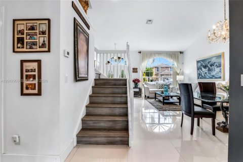 Casa en venta en Pembroke Pines, Florida, 4 dormitorios, 178.19 m2 № 2372425 - foto 21