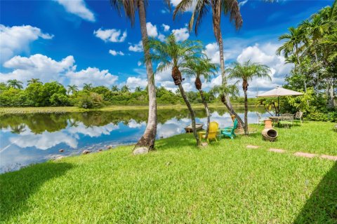 Casa en venta en Pembroke Pines, Florida, 4 dormitorios, 178.19 m2 № 2372425 - foto 28