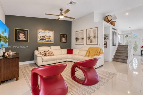 Casa en venta en Pembroke Pines, Florida, 4 dormitorios, 178.19 m2 № 2372425 - foto 6