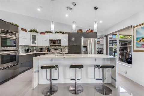 Casa en venta en Pembroke Pines, Florida, 4 dormitorios, 178.19 m2 № 2372425 - foto 8