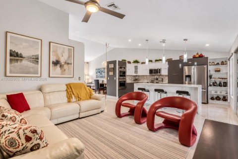 Casa en venta en Pembroke Pines, Florida, 4 dormitorios, 178.19 m2 № 2372425 - foto 5