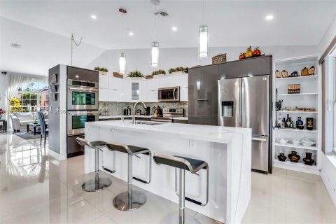 Casa en venta en Pembroke Pines, Florida, 4 dormitorios, 178.19 m2 № 2372425 - foto 7