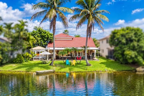 Casa en venta en Pembroke Pines, Florida, 4 dormitorios, 178.19 m2 № 2372425 - foto 2