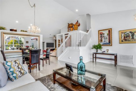 Casa en venta en Pembroke Pines, Florida, 4 dormitorios, 178.19 m2 № 2372425 - foto 14