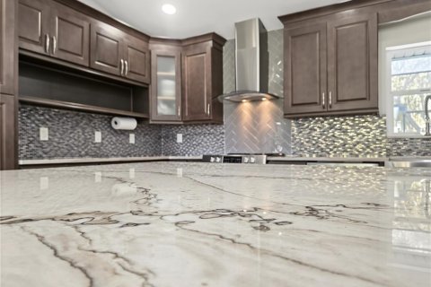 House in Bradenton, Florida 4 bedrooms, 288 sq.m. № 2431648 - photo 12