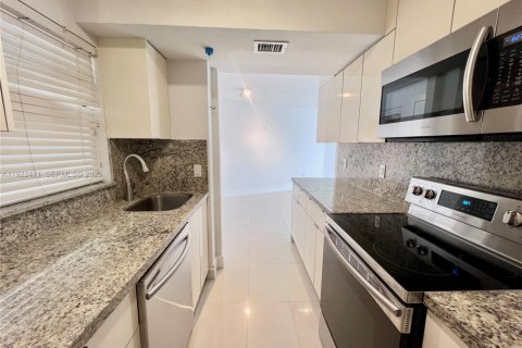 Copropriété à vendre à Miami Beach, Floride: 2 chambres, 87.33 m2 № 2026528 - photo 4