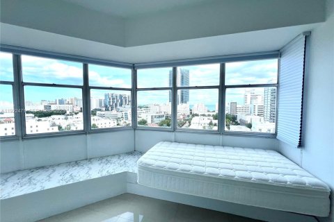 Copropriété à vendre à Miami Beach, Floride: 2 chambres, 87.33 m2 № 2026528 - photo 18