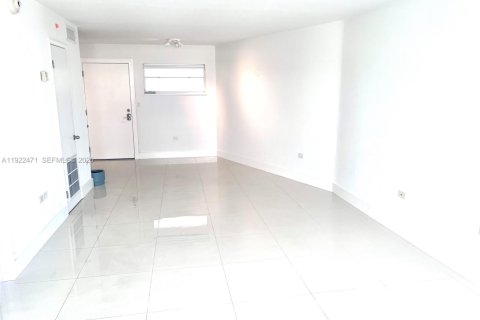Copropriété à vendre à Miami Beach, Floride: 2 chambres, 87.33 m2 № 2026528 - photo 10
